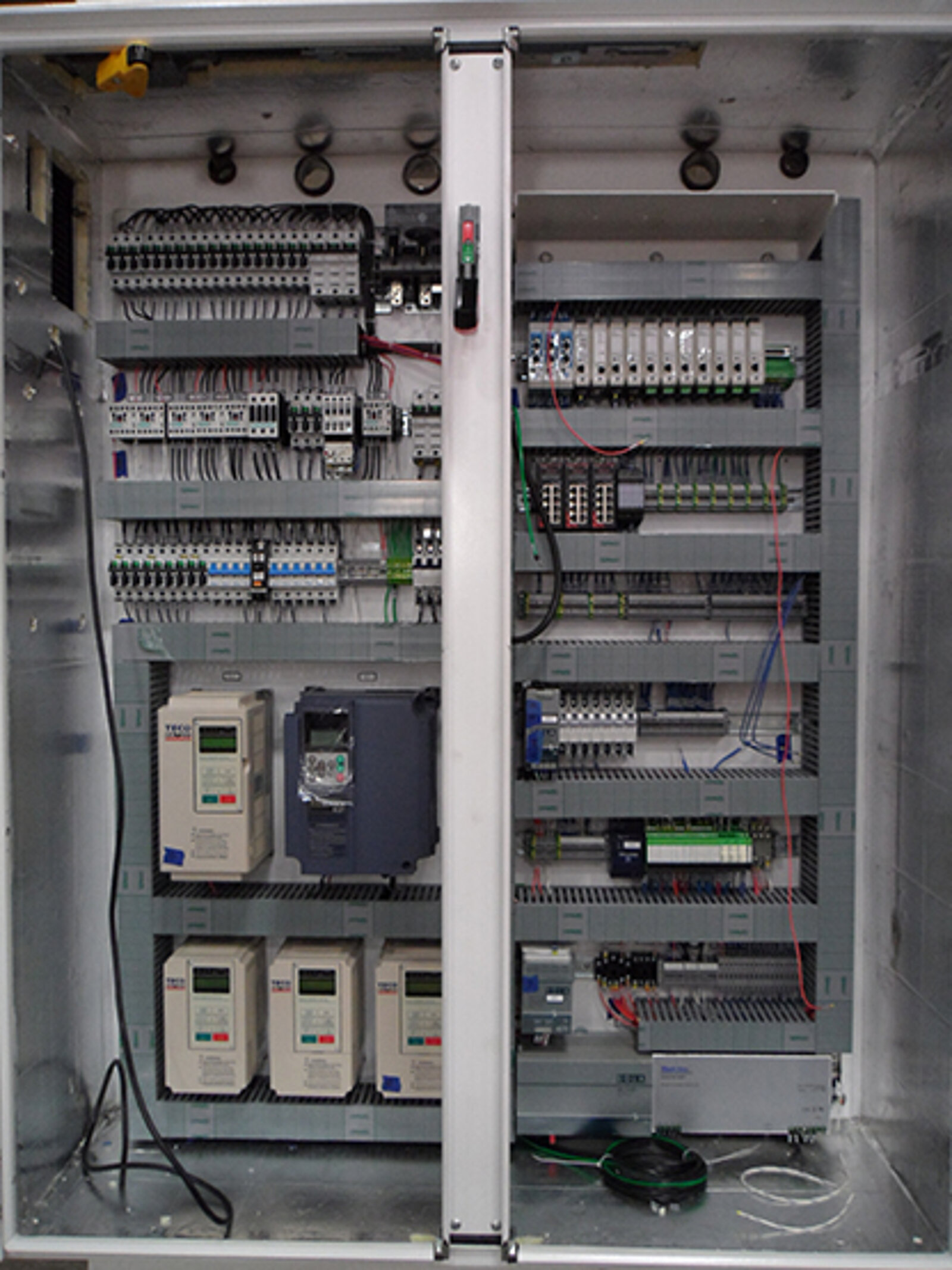 KustersFabrication-Services-ElectricalPanelShop2.jpg