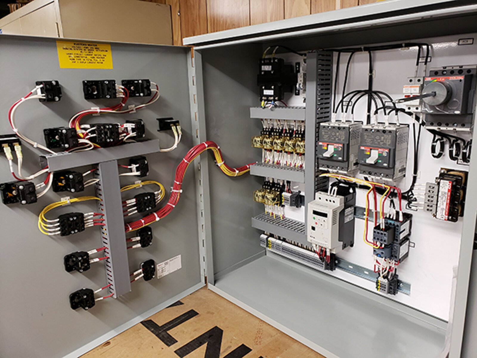 KustersFabrication-Services-ElectricalPanelShop1.jpg